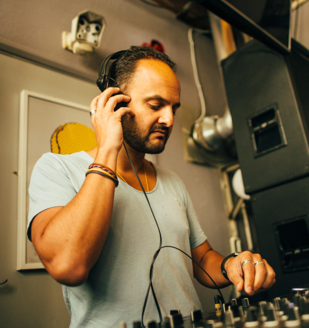 Alidad performing an afro house DJ set live at Roxx on the Roof